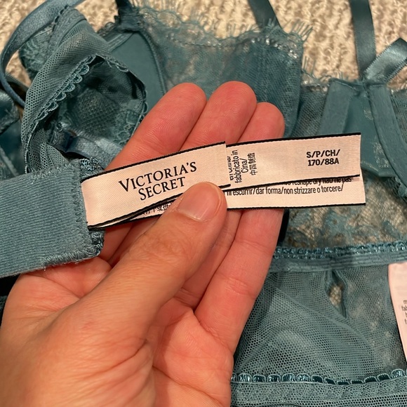 NWOT Victoria’s Secret lingerie - Picture 2 of 2